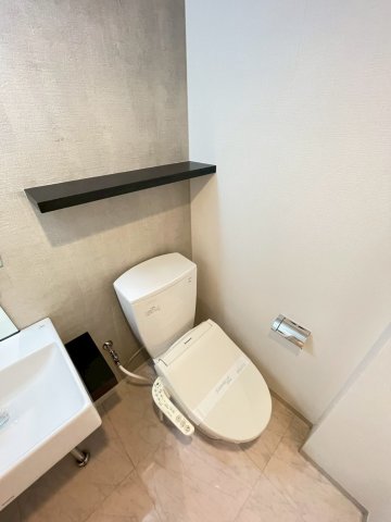 ＪＲ京葉線 千葉みなと駅 徒歩3分 13階建 築19年のトイレ写真