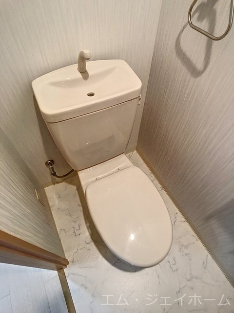 ＪＲ東海道本線 南草津駅 徒歩25分 10階建 築22年のトイレ写真