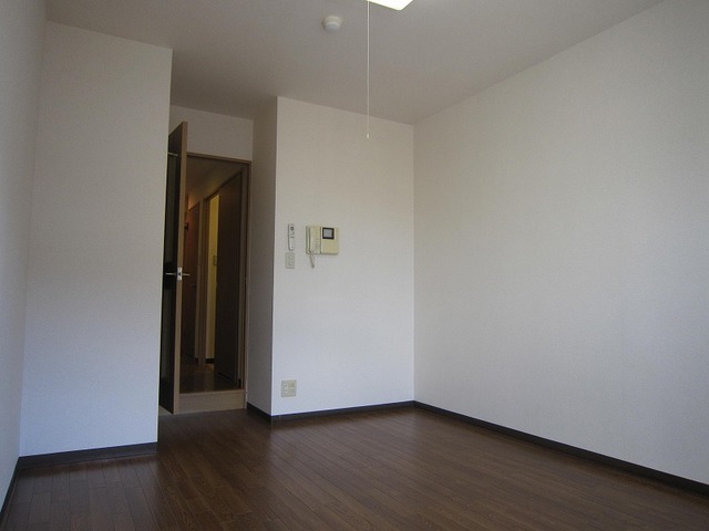 グランディール阪南町III番館の居間写真