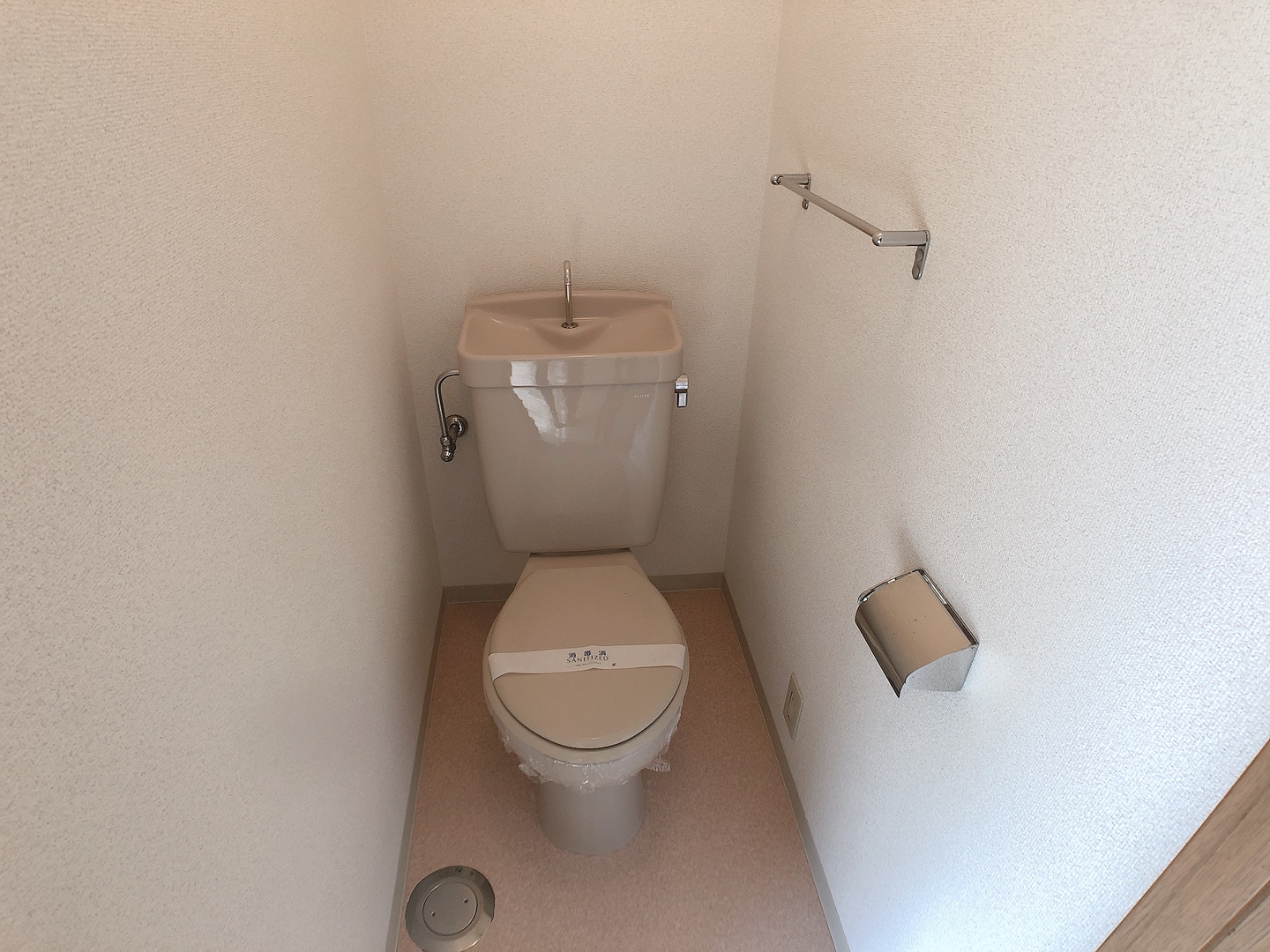 南海高野線 千代田駅 徒歩8分 2階建 築35年のトイレ写真