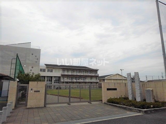小学校　坂出市立坂出小学校（小学校）まで1568m