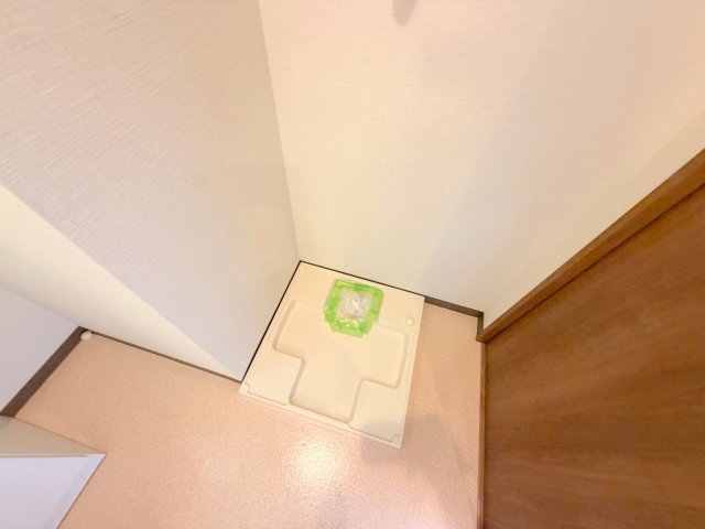 その他設備　嬉しい室内洗濯機置場。これで洗濯機も長持ちしますね。