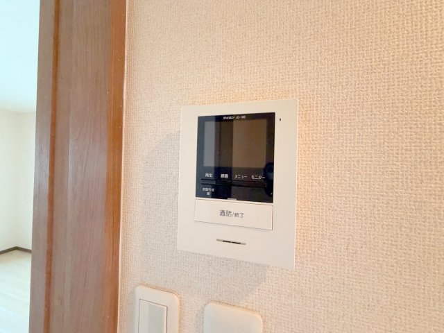 セキュリティ　TVモニターホンで来客が誰か確認してから開けて下さいね