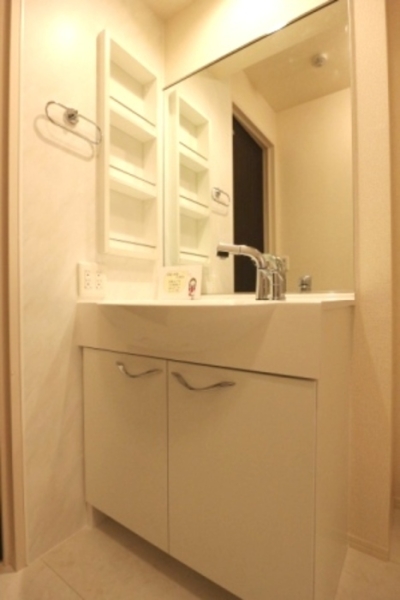 洗面設備　同建物別部屋写真