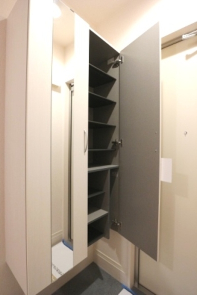 玄関　同建物別部屋写真