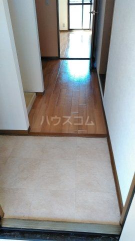 シャンテ・ラ・ヴィ北島 WESTの玄関写真