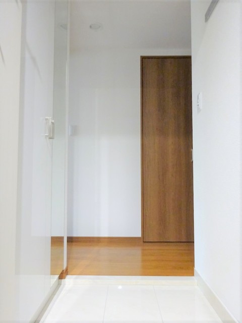 玄関　※写真は同タイプ住戸です。