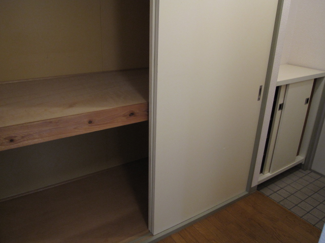 収納　※同物件別部屋の写真になります。