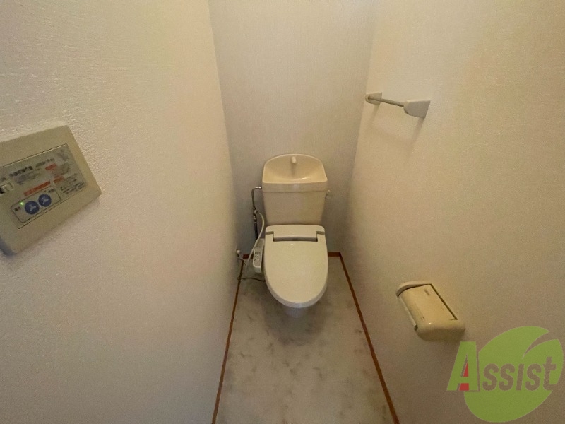 トイレ　温水洗浄便座付きのトイレは、使用しやすくうれしいですね。