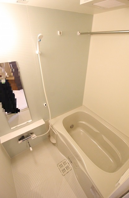 バス・シャワールーム　同物件、同タイプの部屋の写真です