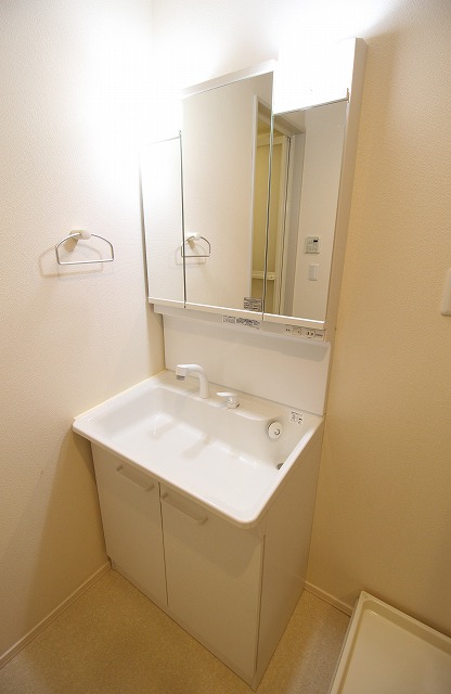 洗面設備　同物件、同タイプの部屋の写真です