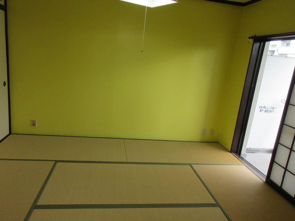 嵐山ロイアルハイツ6号棟307号の居間写真