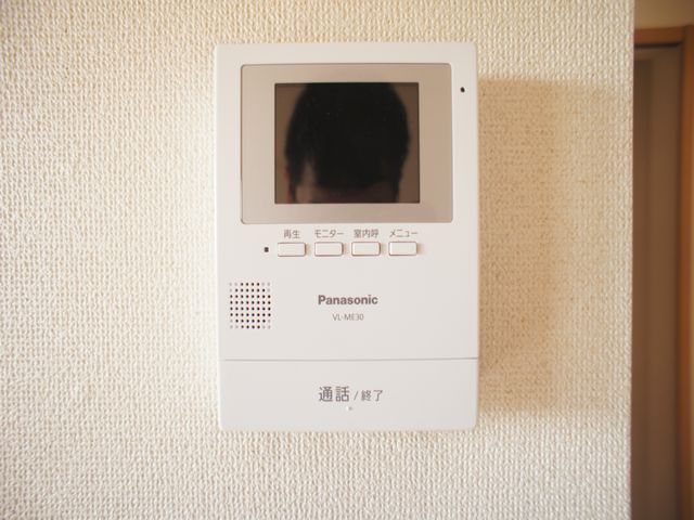 セキュリティ　訪問者の確認ができるTVドアホン付きです♪