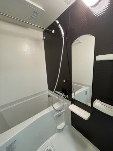 バス・シャワールーム　イメージとして同マンション他部屋を表示しています