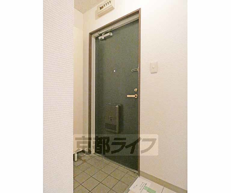 シャトレ一条の玄関写真