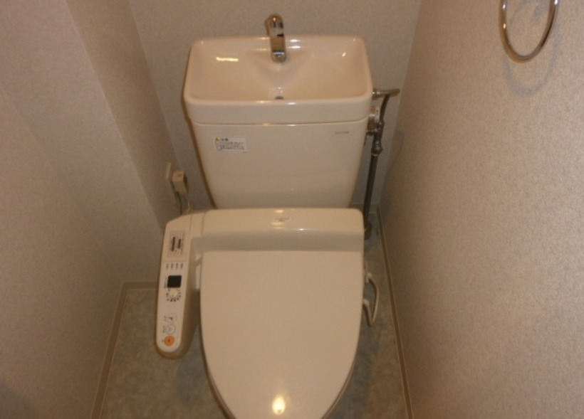 地下鉄御堂筋線 中津駅 徒歩11分 10階建 築26年のトイレ写真