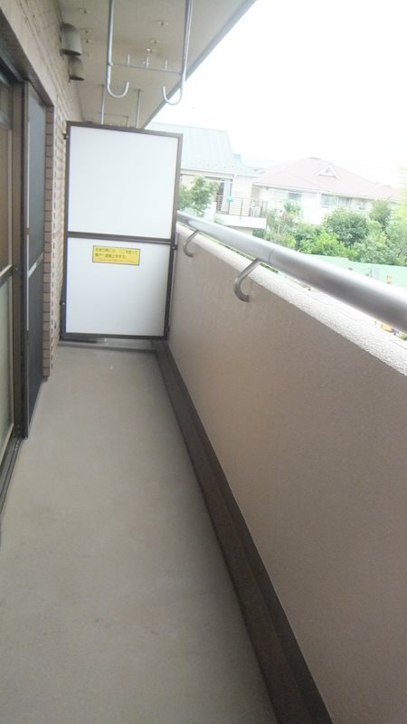 小田急線 成城学園前駅 徒歩13分 3階建 築32年の内装写真