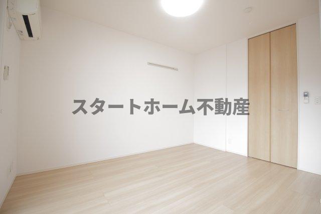その他部屋・スペース　開放的な寝室です