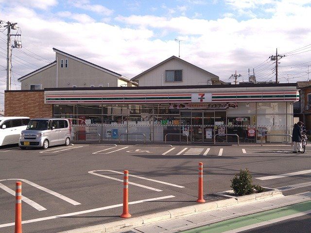 コンビニ　セブンイレブン（コンビニ）まで130m