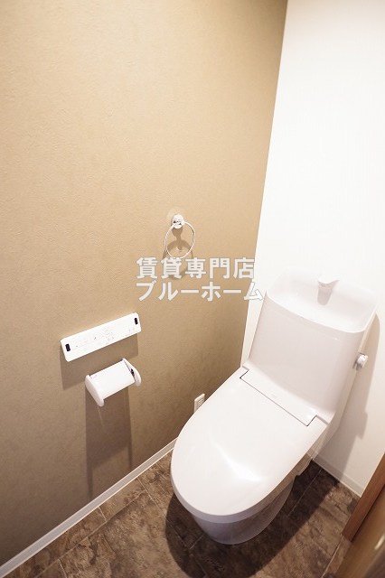 トイレ　温水洗浄便座付きのトイレです！