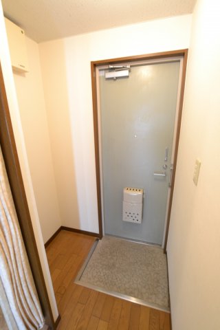 玄関　同物件、別号室の参考写真です。