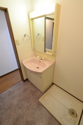 洗面設備　同物件、別号室の参考写真です。