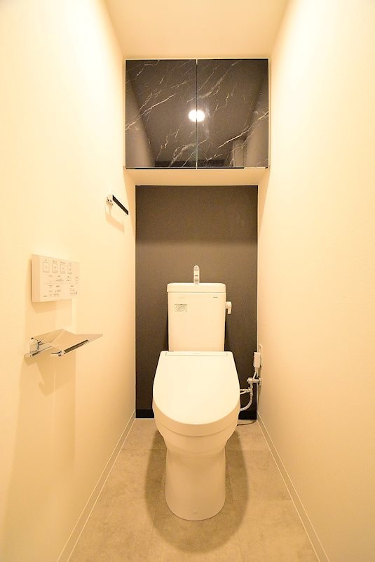 東京メトロ日比谷線 八丁堀駅 徒歩4分 12階建 築5年のトイレ写真