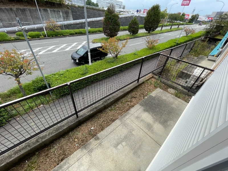 バルコニー　洗濯物を干すのにも便利なスペースです
