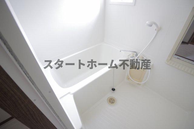 バス・シャワールーム　落ち着いた空間のお風呂です
