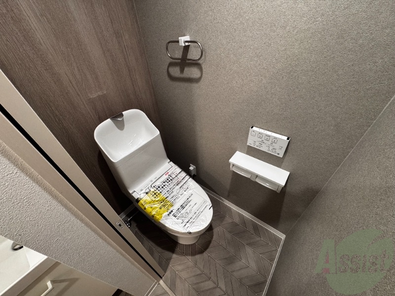 トイレ　こちらはトイレです。ピカピカなトイレで、気持ちも良いですね。