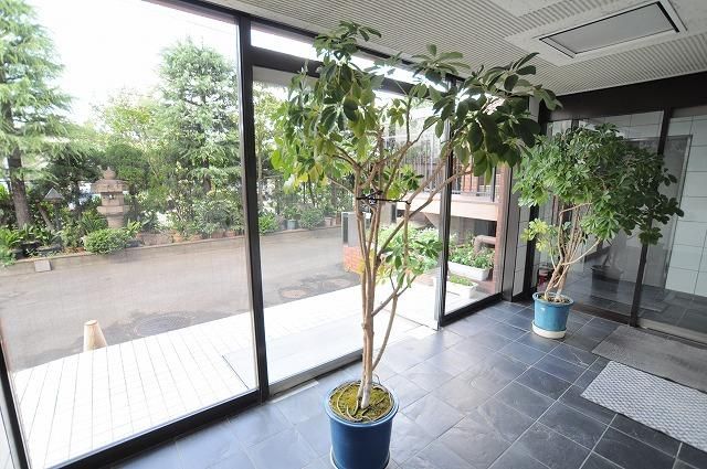 エントランス　建物の内部です