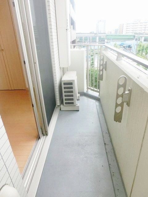 バルコニー　日当たり良好のバルコニー