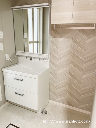 洗面設備　シャワー付き洗面化粧台