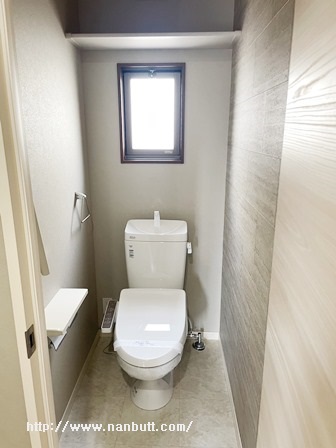 トイレ　トイレも換気と採光にうれしい窓あり♪