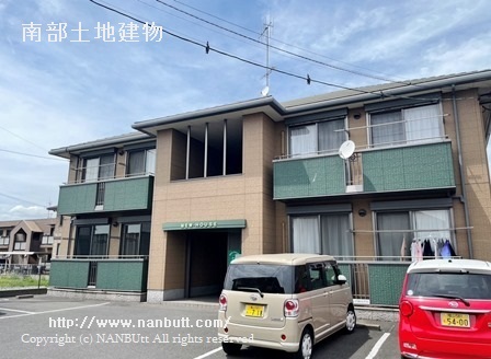 建物外観　2001年10月築の軽量鉄骨造☆