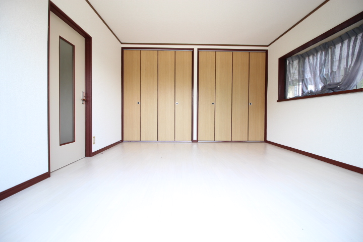 その他　別角度からの8帖の洋室です★