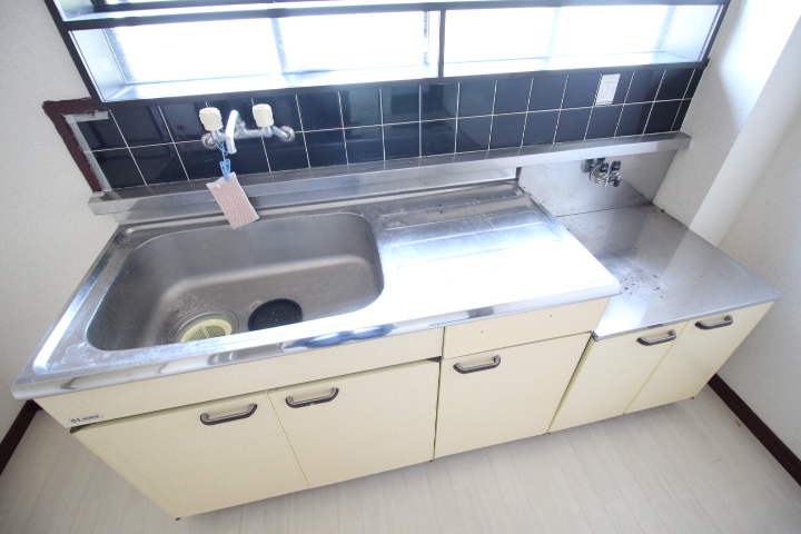 キッチン　キッチンの前に窓がありますよ★