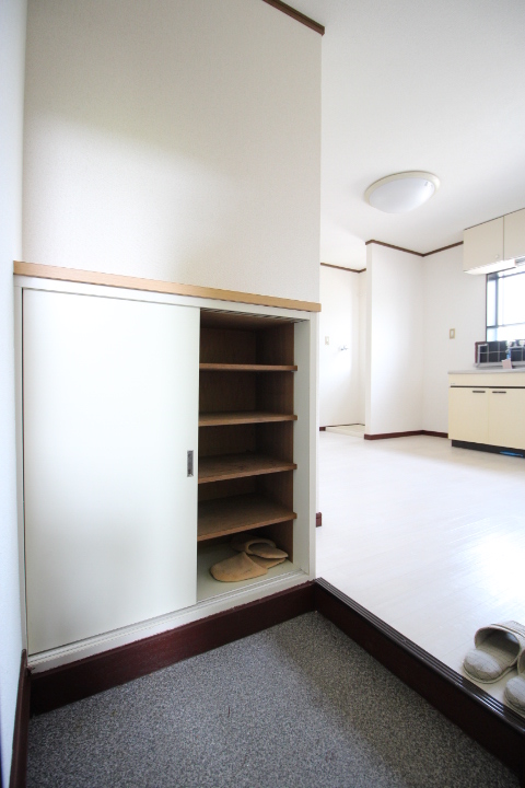 玄関　シューズボックス付きの玄関スペースです★