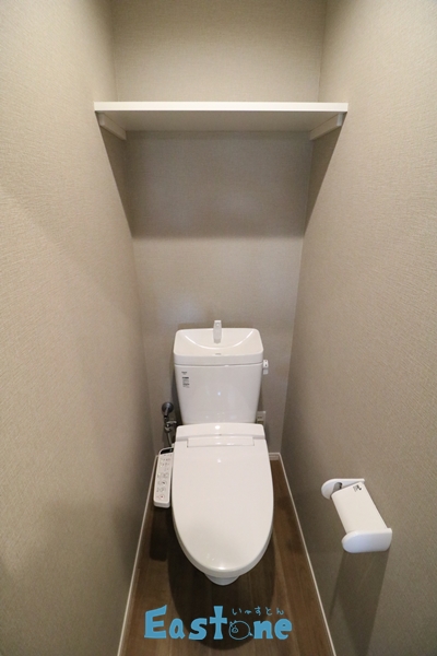 トイレ　温水洗浄便座付きの落ち着いた空間