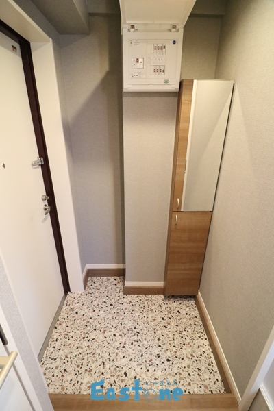 玄関　鏡付のシューズボックスが嬉しい