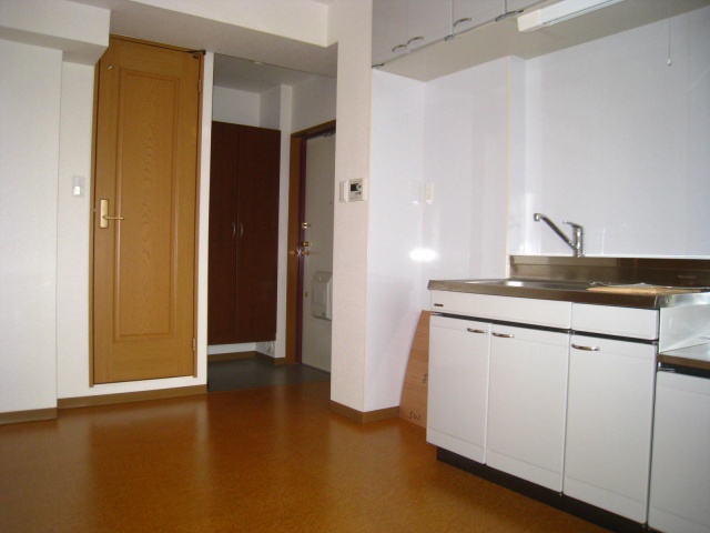 キッチン　同物件別部屋