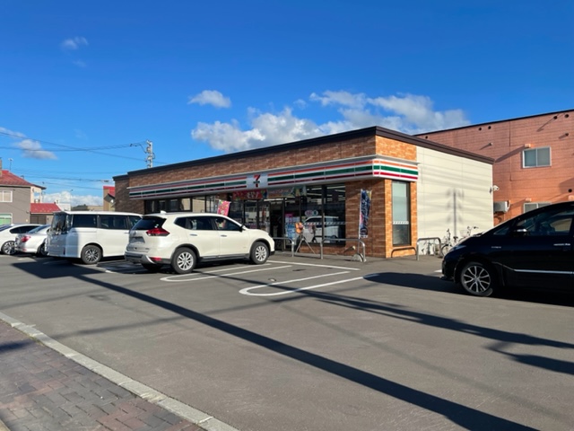 コンビニ　セブンイレブン名寄西1条店（コンビニ）まで991m
