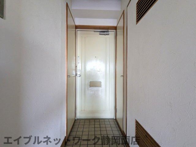 玄関　収納もある玄関です