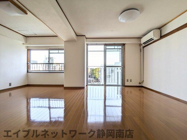 居室・リビング　使いやすい居間です