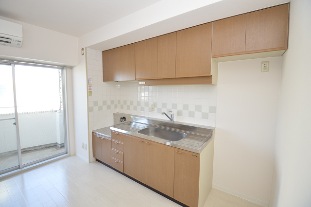 キッチン　（参考）他室の写真を使用しています。現況優先となります。