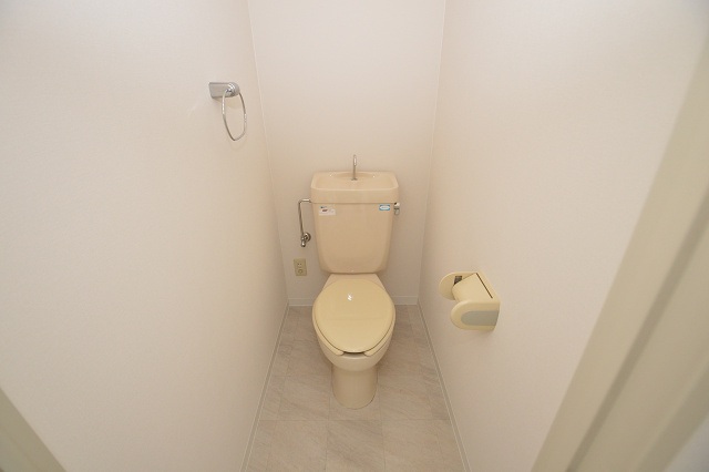 トイレ　（参考）他室の写真を使用しています。現況優先となります。