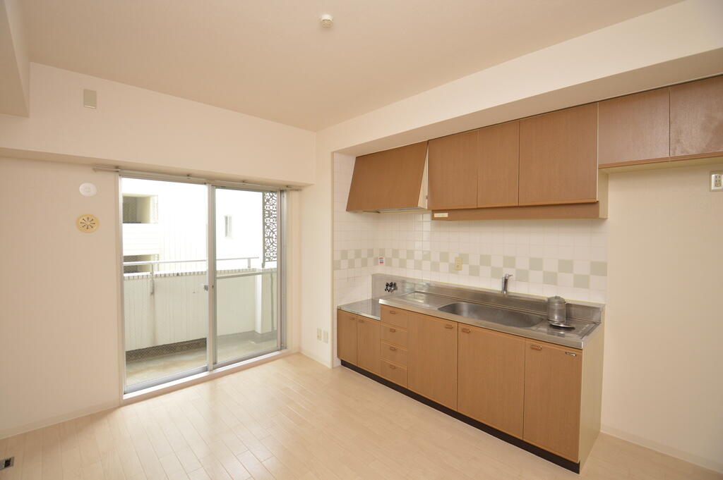 居室・リビング　（参考）他室の写真を使用しています。現況優先となります。