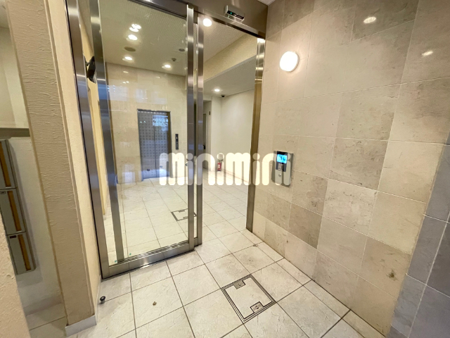 エントランス　２口ＩＨヒーター付きのシステムキッチンです