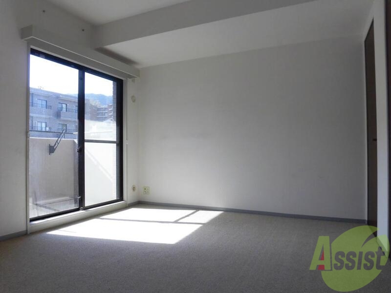 その他部屋・スペース　日当たりの良い広々とした寝室