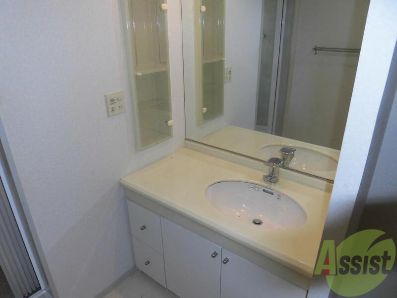 洗面設備　大きな鏡がイイですね